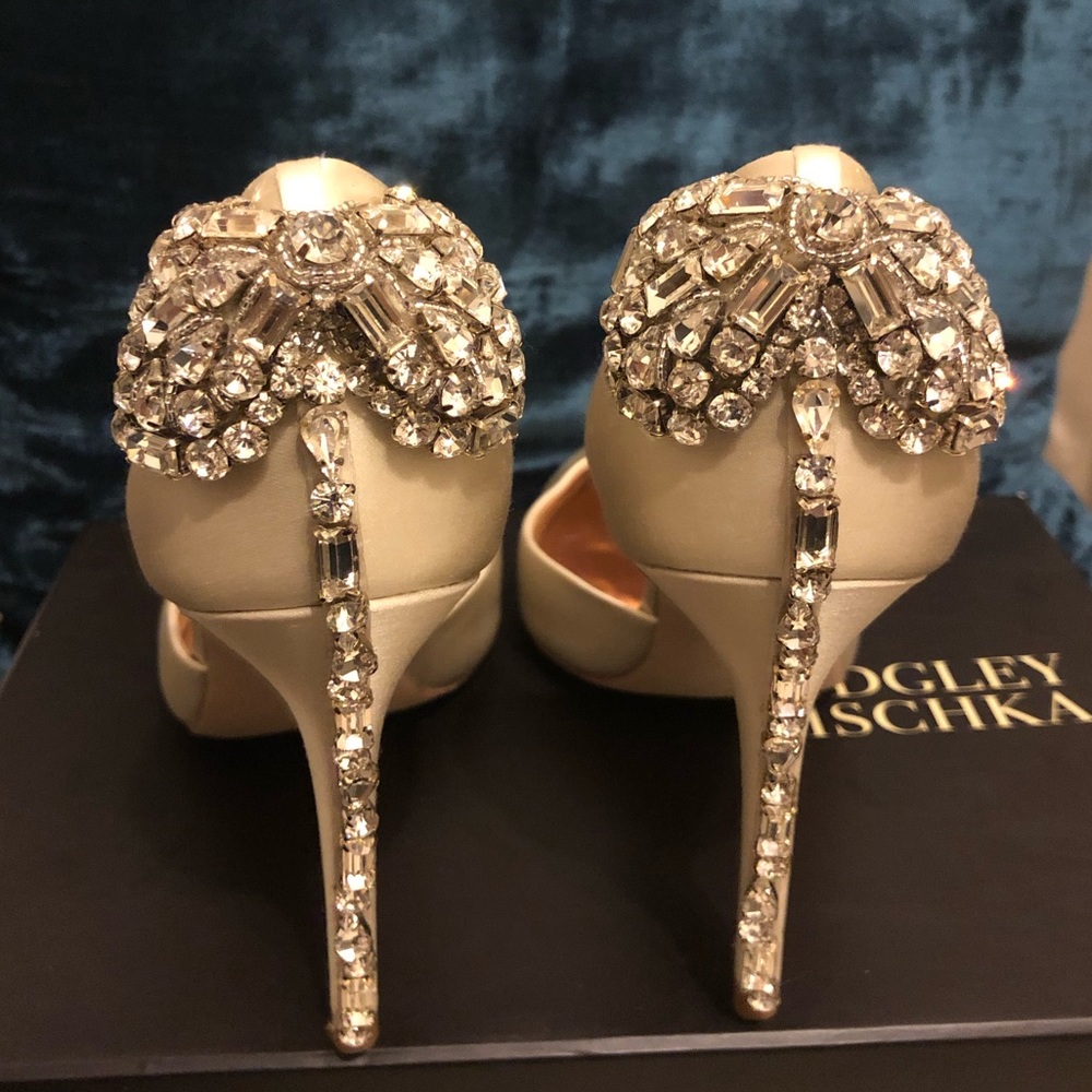 Badgley Mischka Parker Pump w/Box & Dust Bag Sz 7